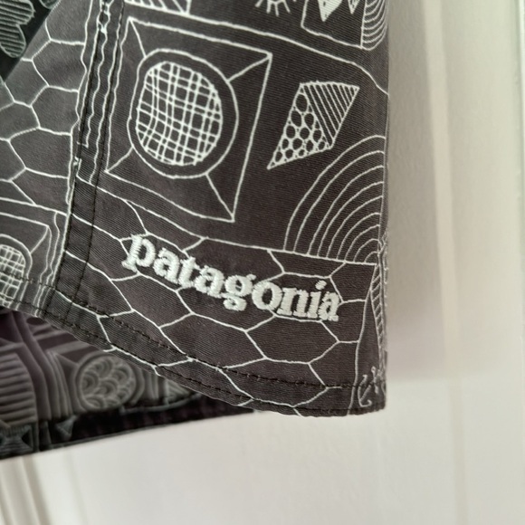 PATAGONIA board shorts size 32 grey white zippered pocket drawstring waist - Picture 5 of 6